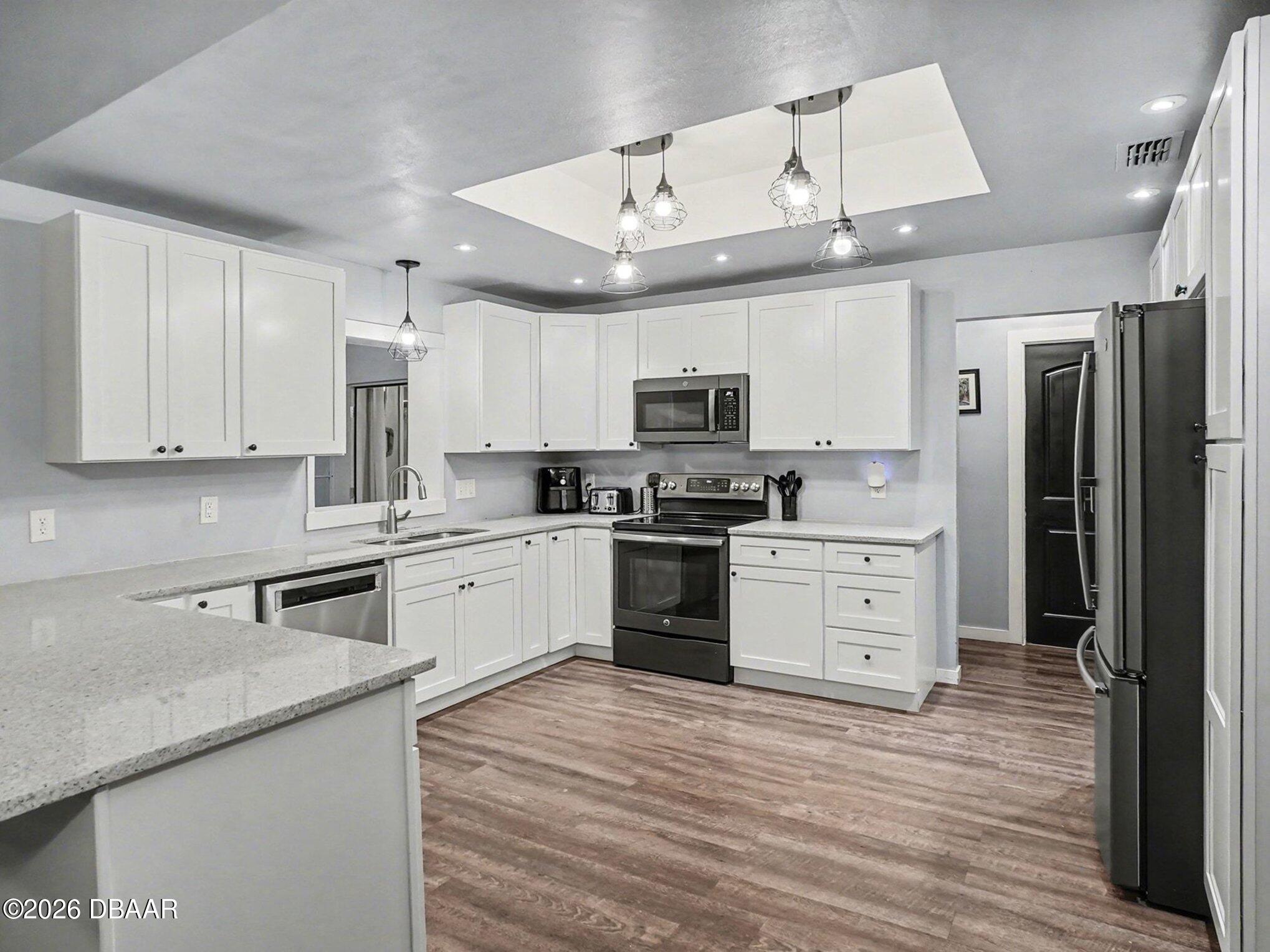 112 W Greentree Lane