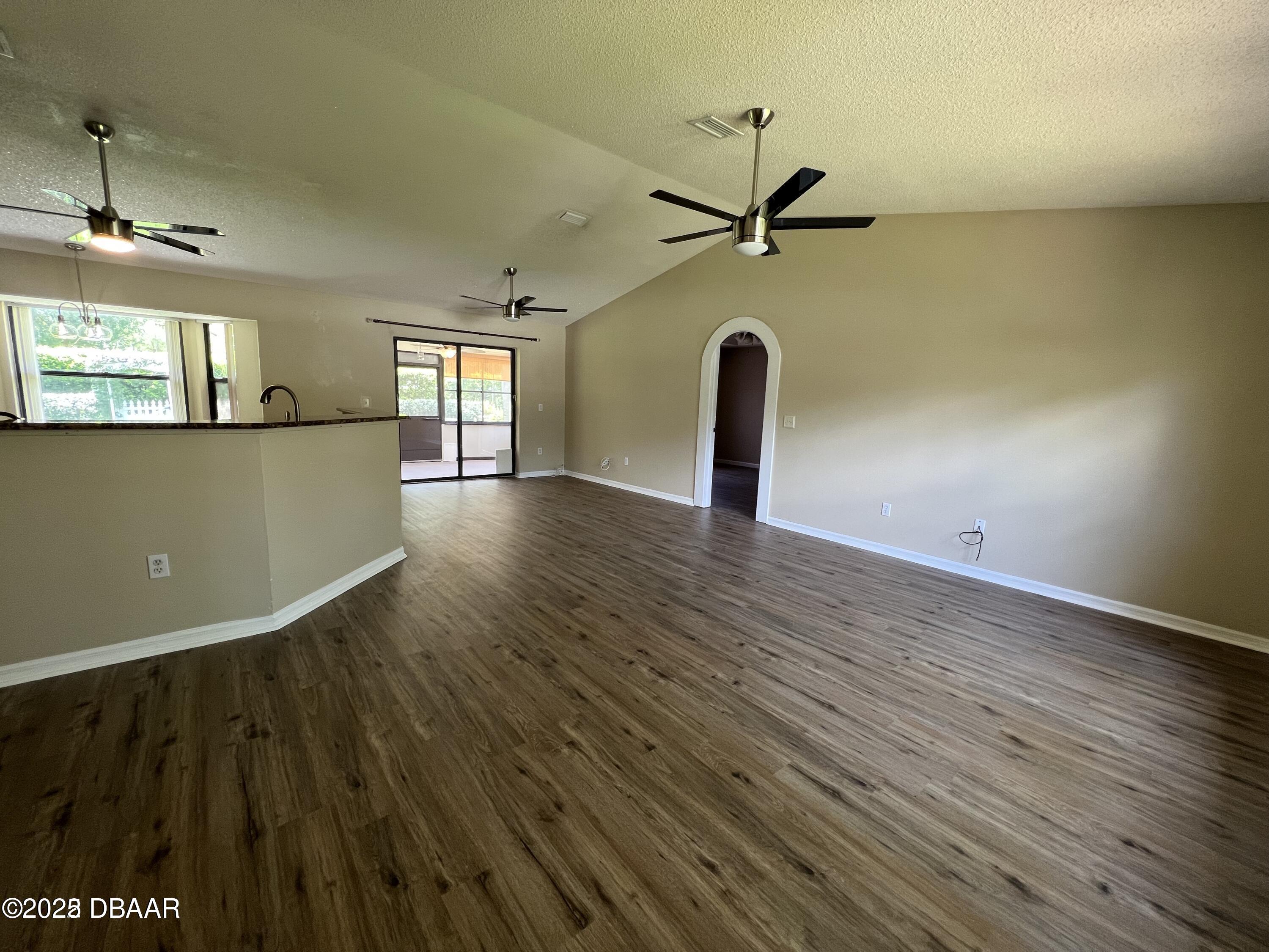 4039 N Waterbridge Circle