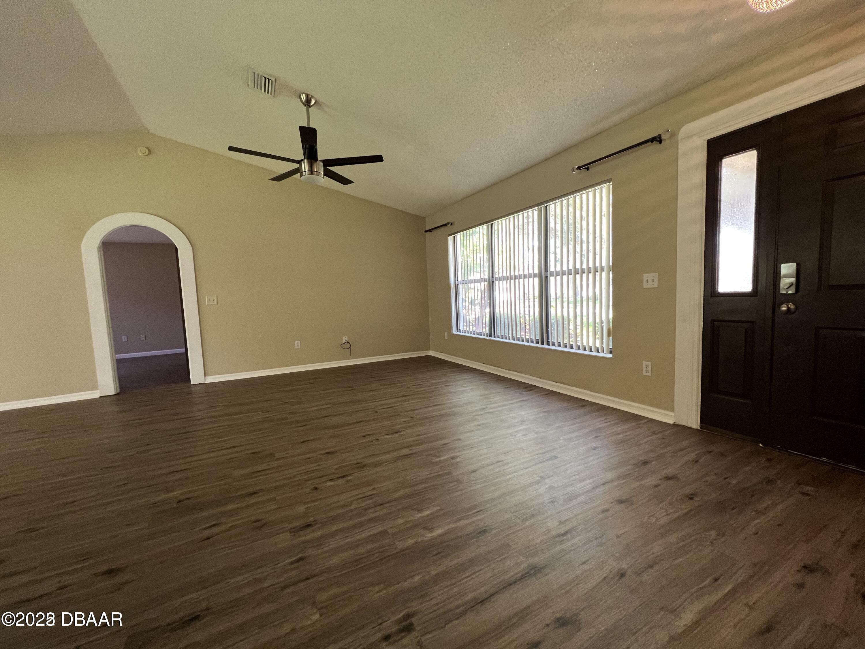 4039 N Waterbridge Circle
