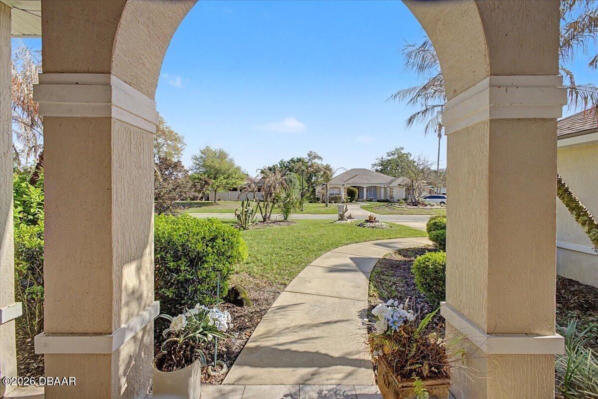 11 Crescent Lake Way