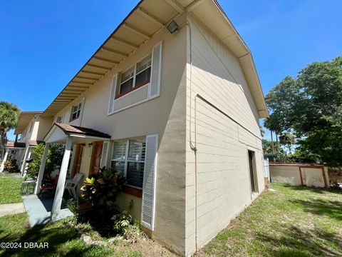 A home in South Daytona