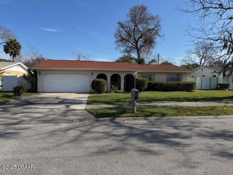 A home in South Daytona