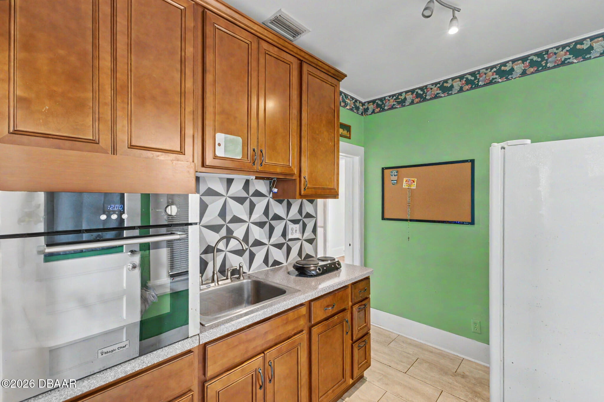 133 S Oleander Avenue