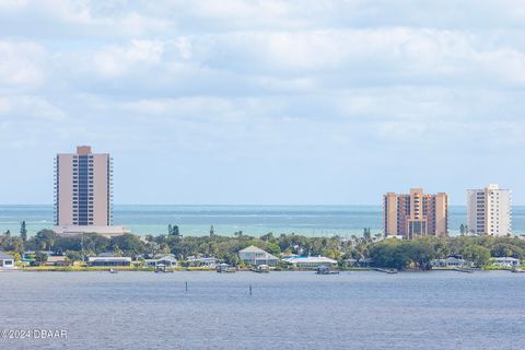 A home in South Daytona