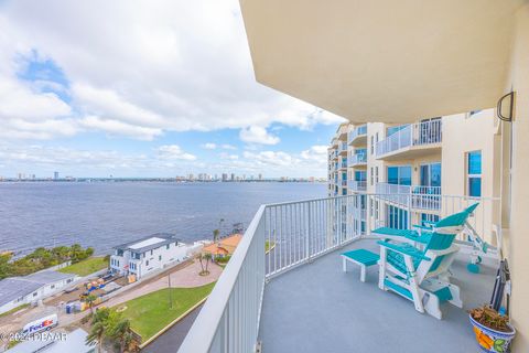 A home in South Daytona