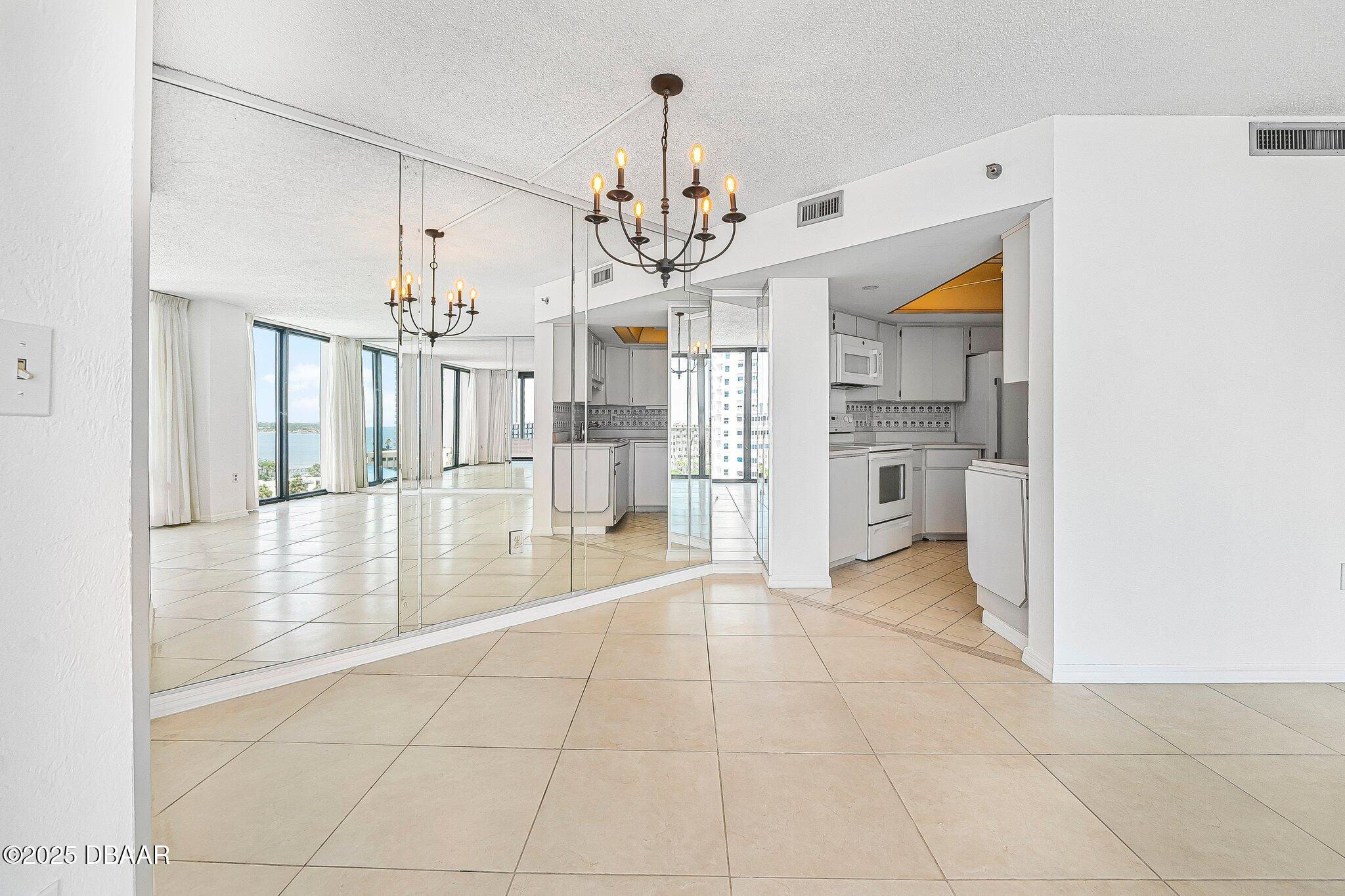 1 Oceans West Boulevard 8A2