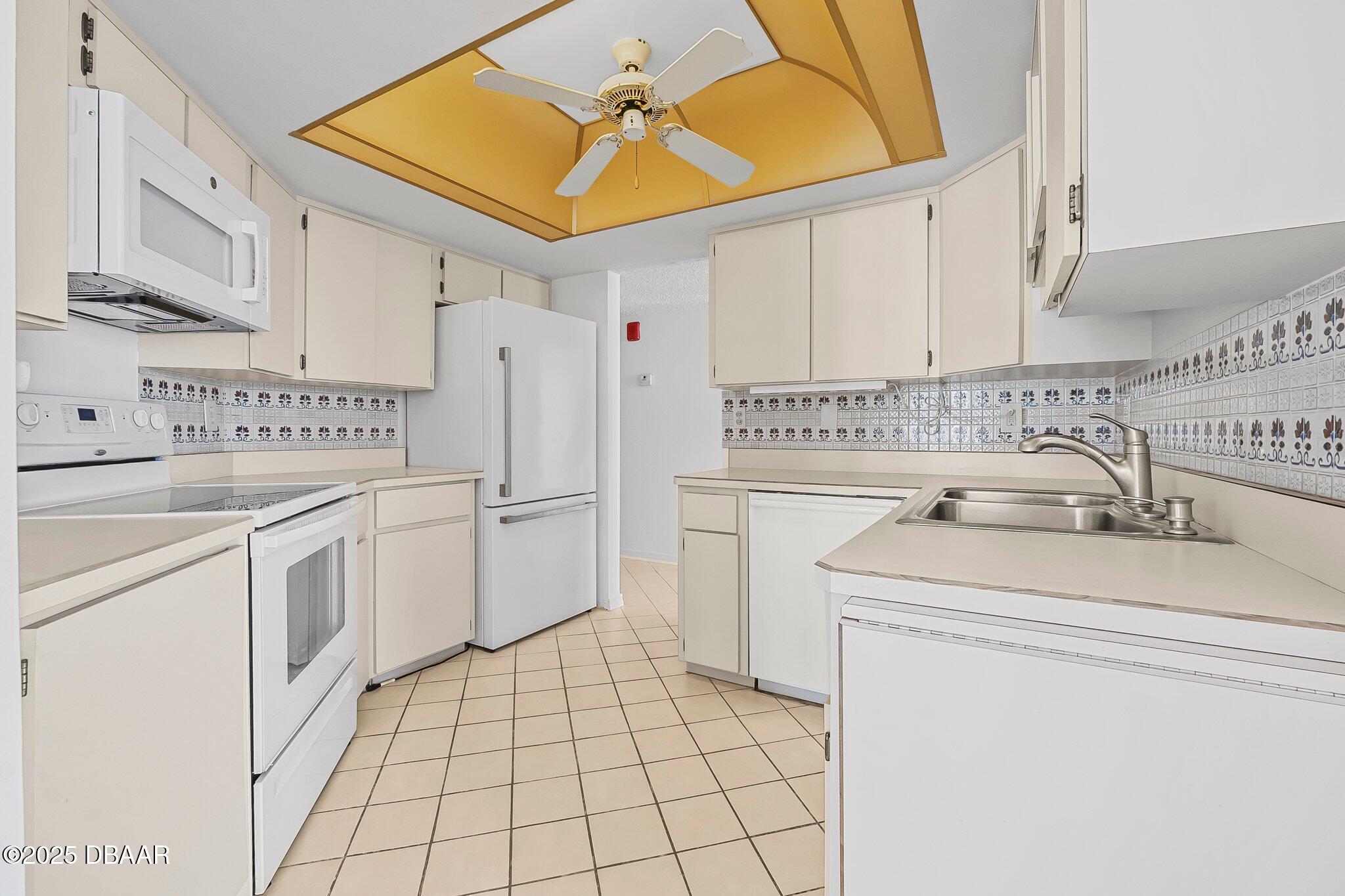 1 Oceans West Boulevard 8A2