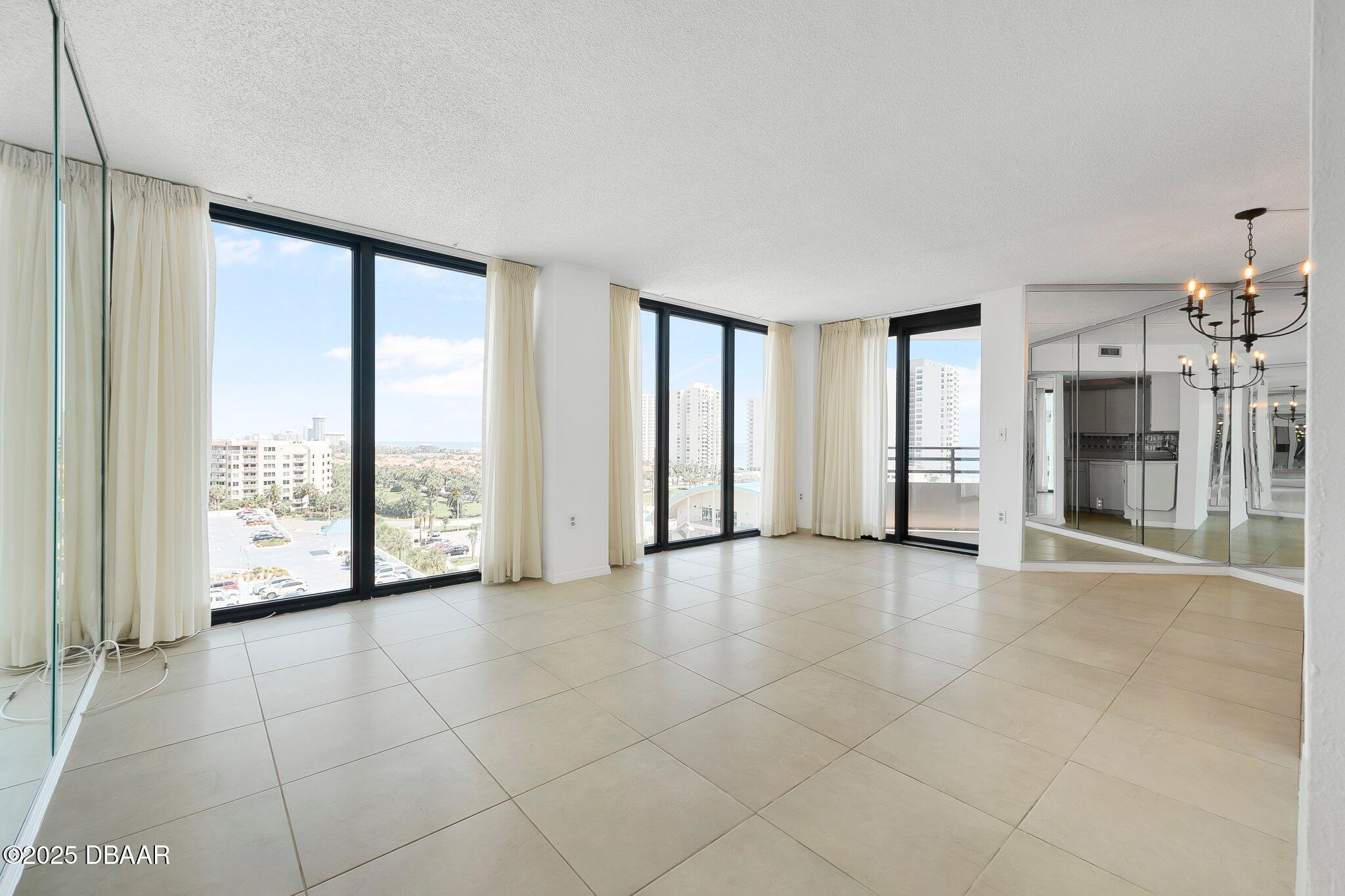 1 Oceans West Boulevard 8A2