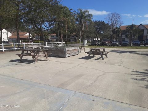 A home in South Daytona