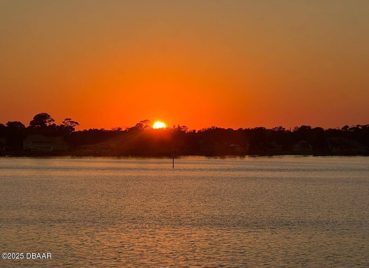 2711 N Halifax Avenue