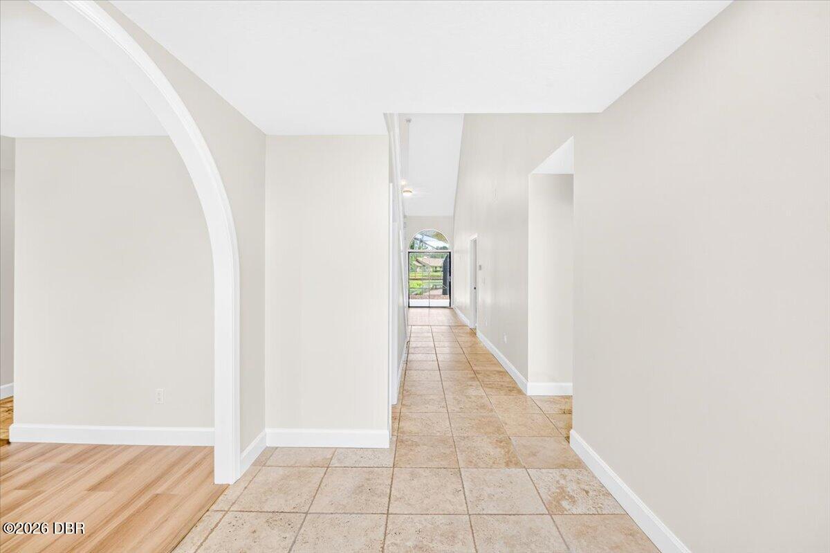 220 Country Circle Drive W