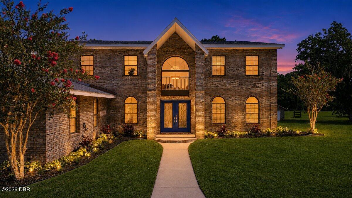 220 Country Circle Drive W