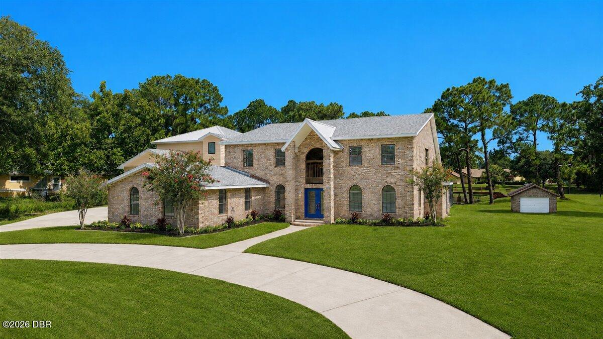 220 Country Circle Drive W
