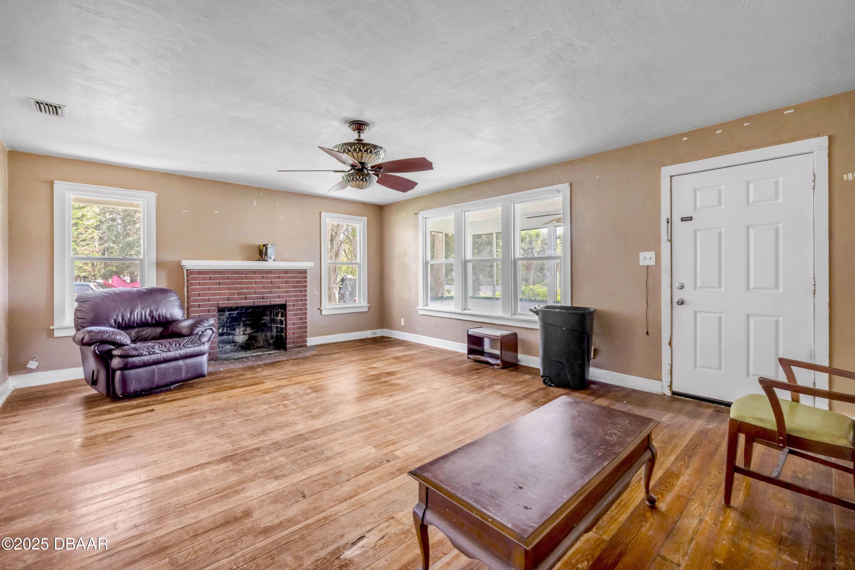 102 N Brooks Circle