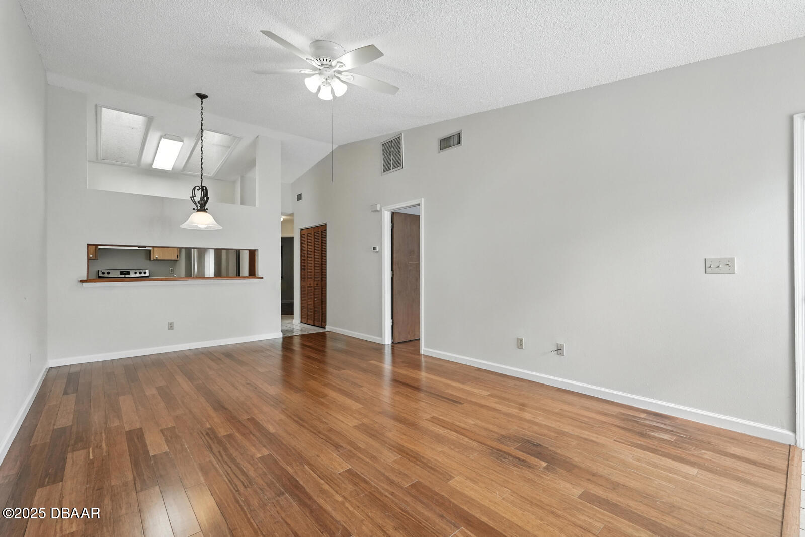 1512 Heritage Lane