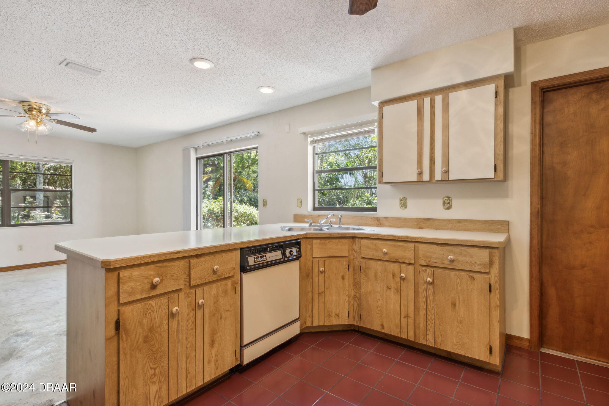 Port Orange, Florida 32127, United States, 3 Bedrooms Bedrooms, ,2 BathroomsBathrooms,Residential,Pending,55515