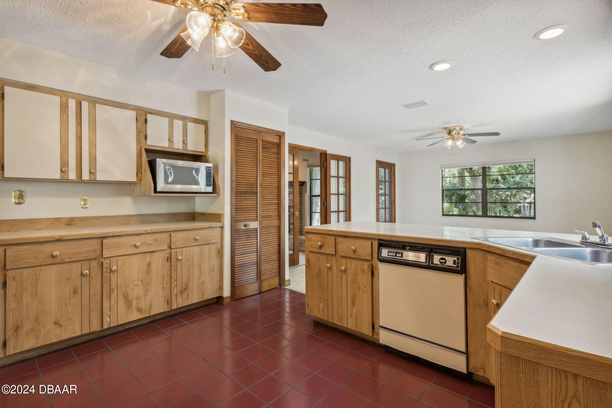 Port Orange, Florida 32127, United States, 3 Bedrooms Bedrooms, ,2 BathroomsBathrooms,Residential,Pending,55515