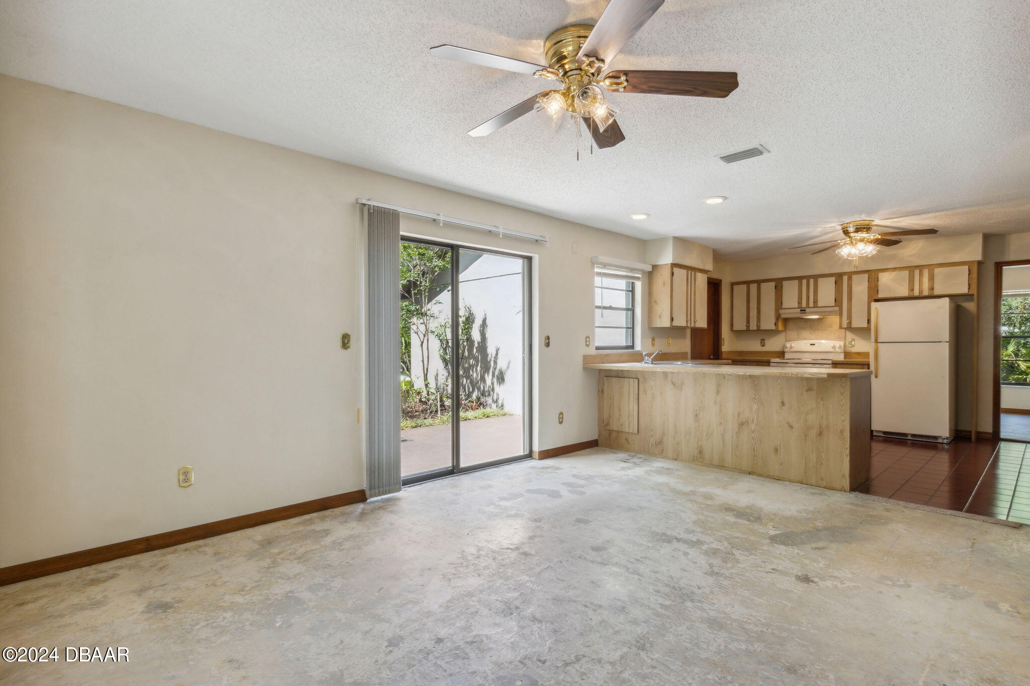 Port Orange, Florida 32127, United States, 3 Bedrooms Bedrooms, ,2 BathroomsBathrooms,Residential,Pending,55515