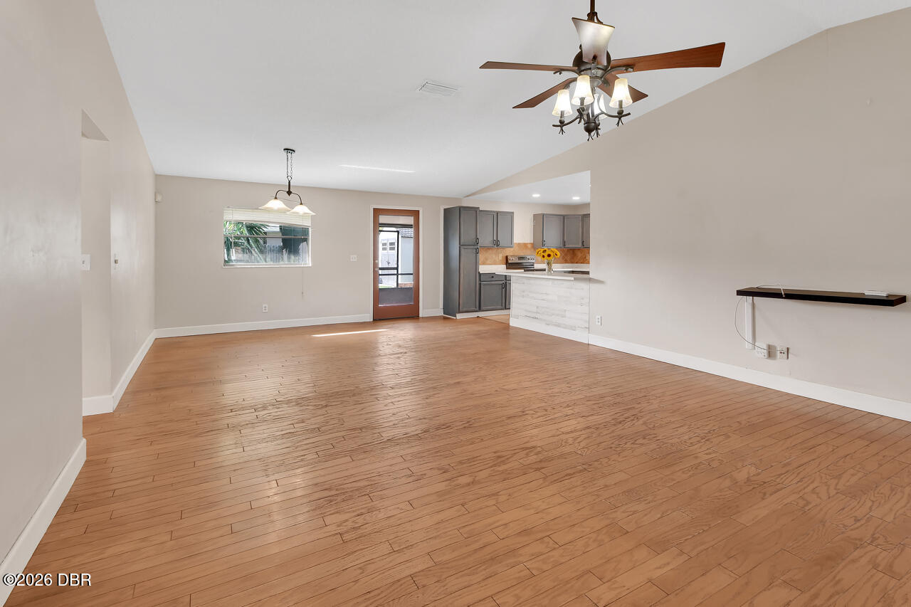 583 Cambridge Circle