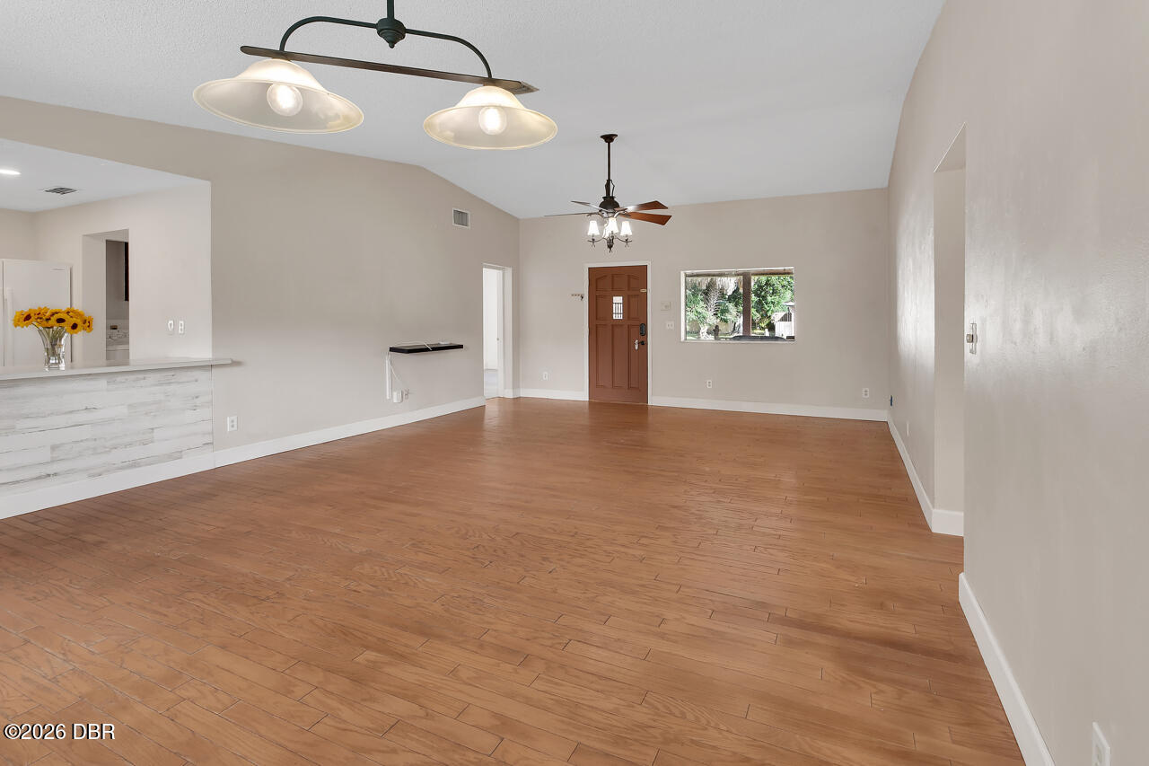 583 Cambridge Circle