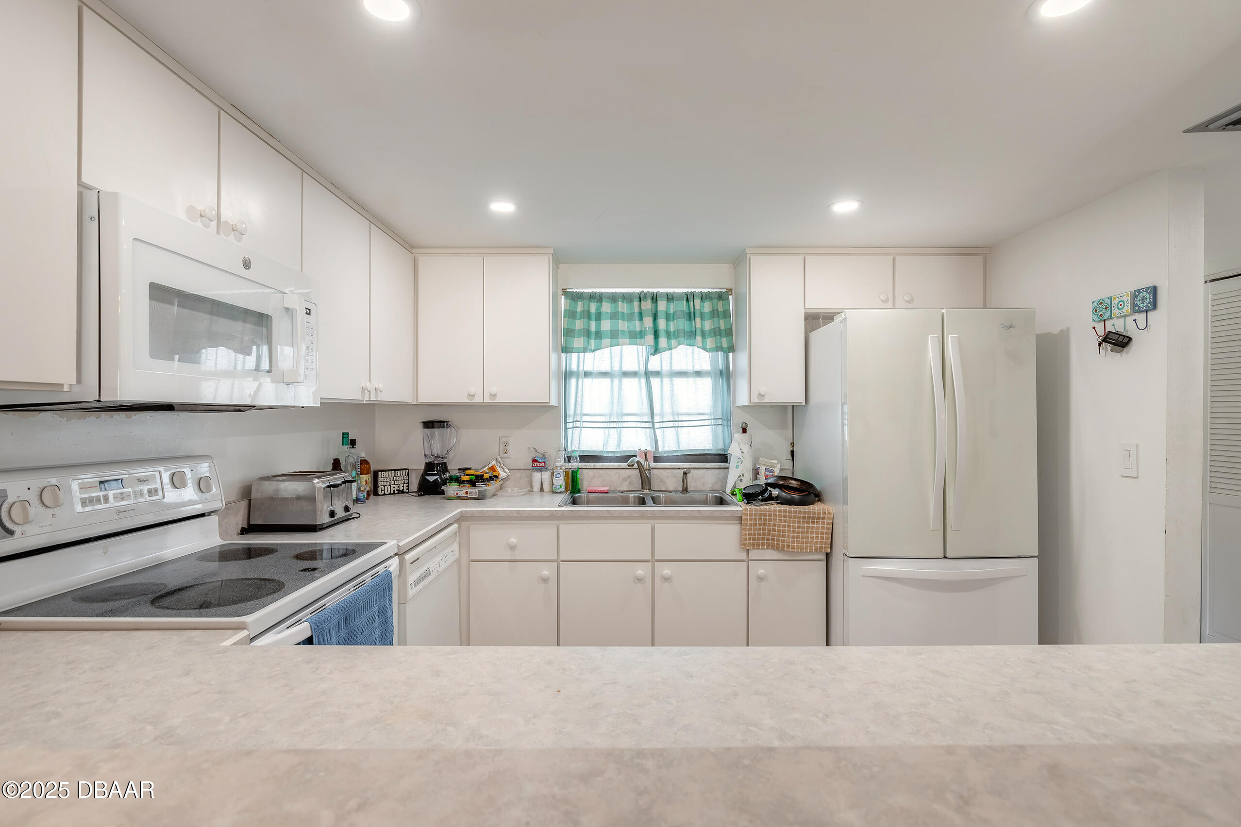 2100 Ocean Shore Boulevard 205