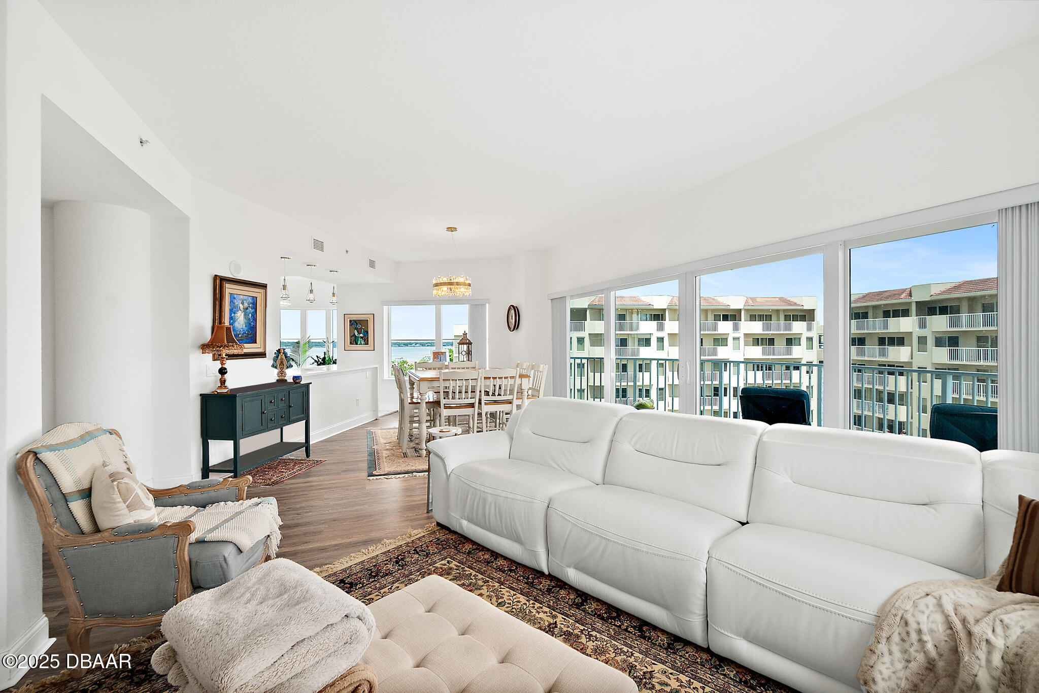 2 Oceans West Boulevard 606