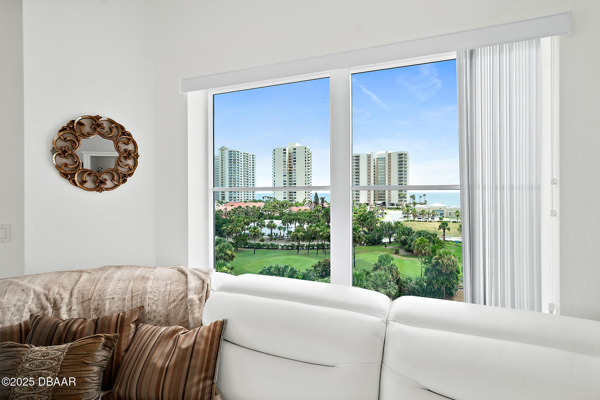 2 Oceans West Boulevard 606
