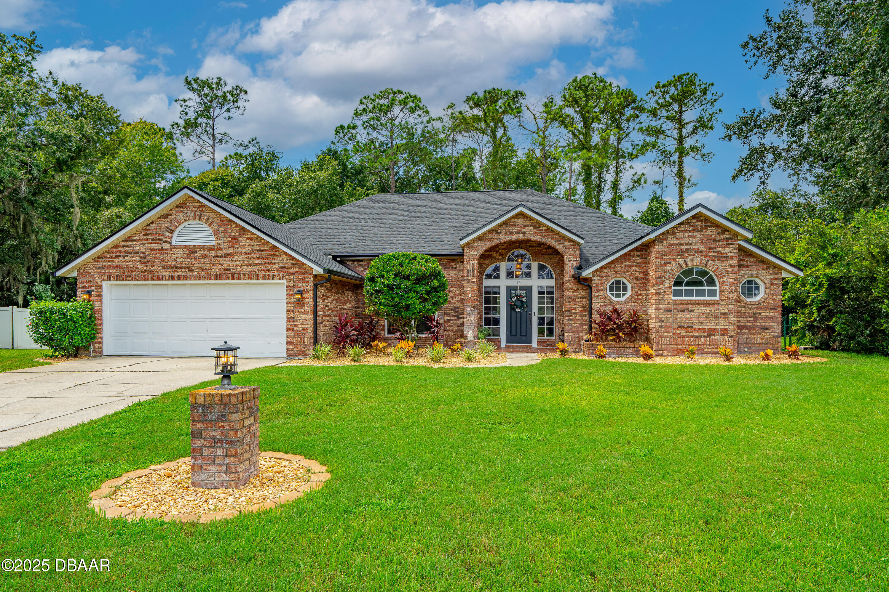 15 Highwood Ridge Trail