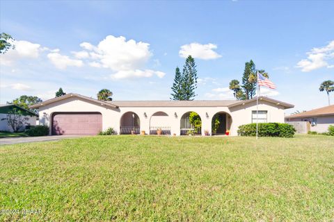 A home in South Daytona