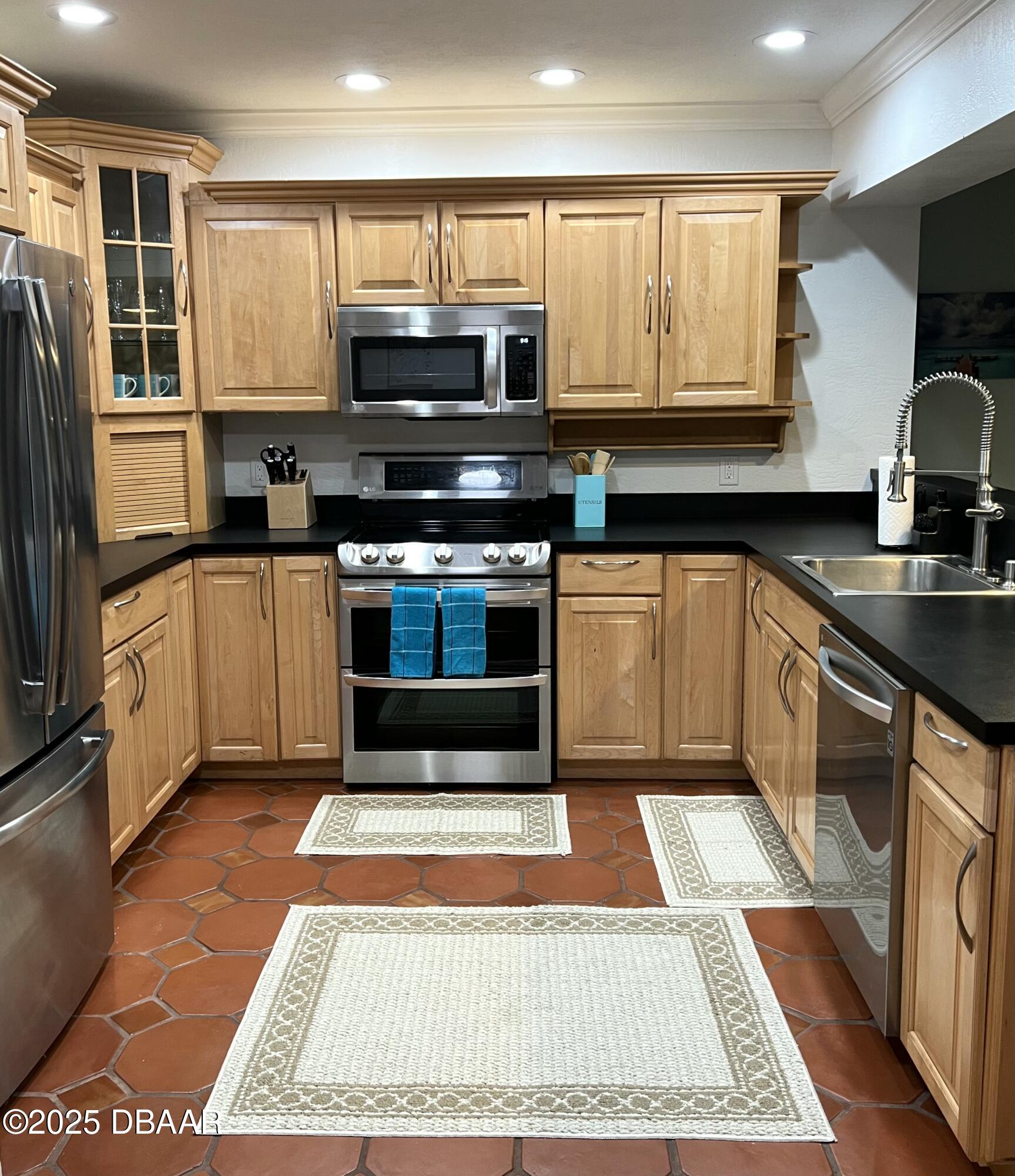 2321 S Peninsula Drive