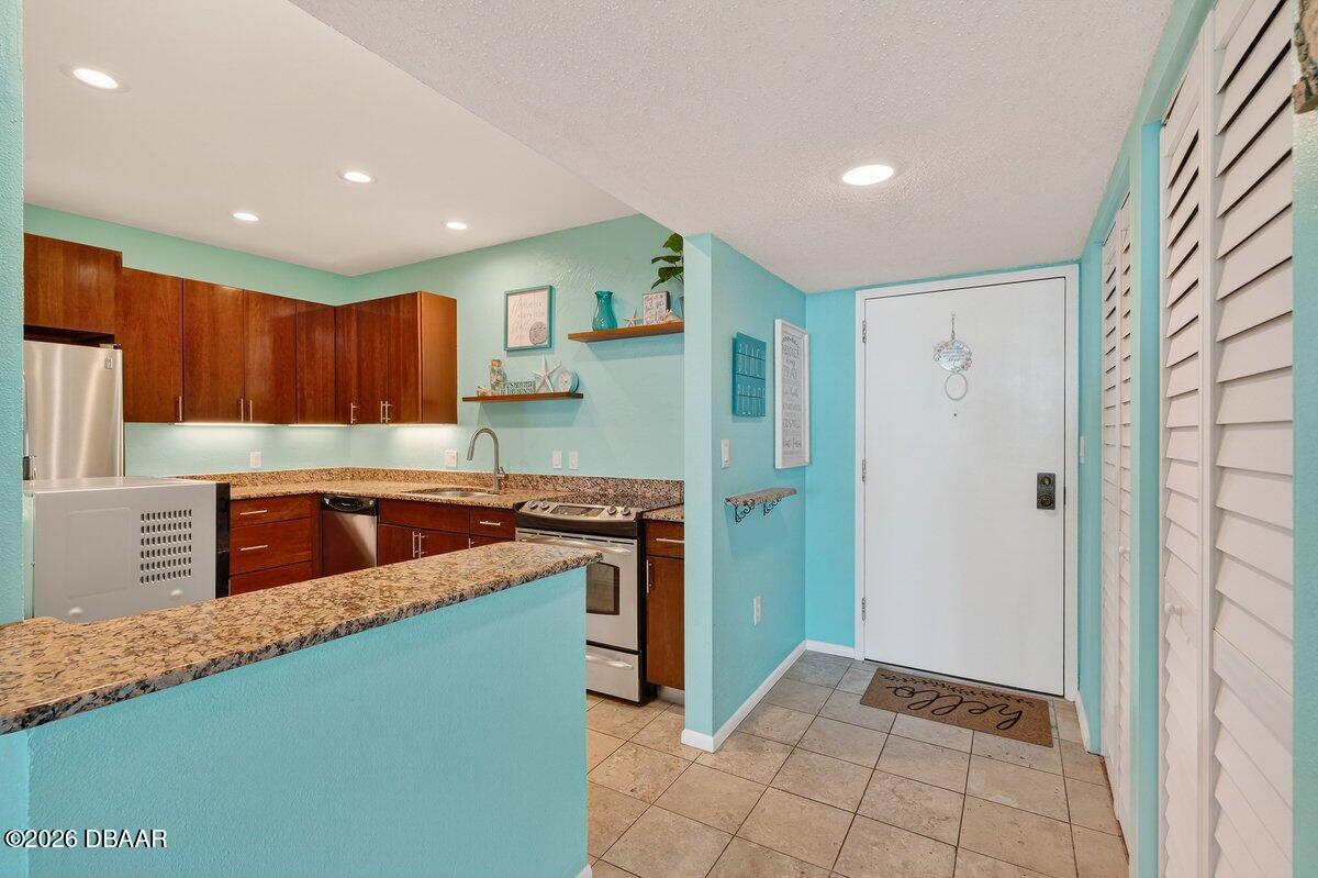 925 N Halifax Avenue