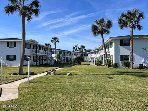 A home in South Daytona