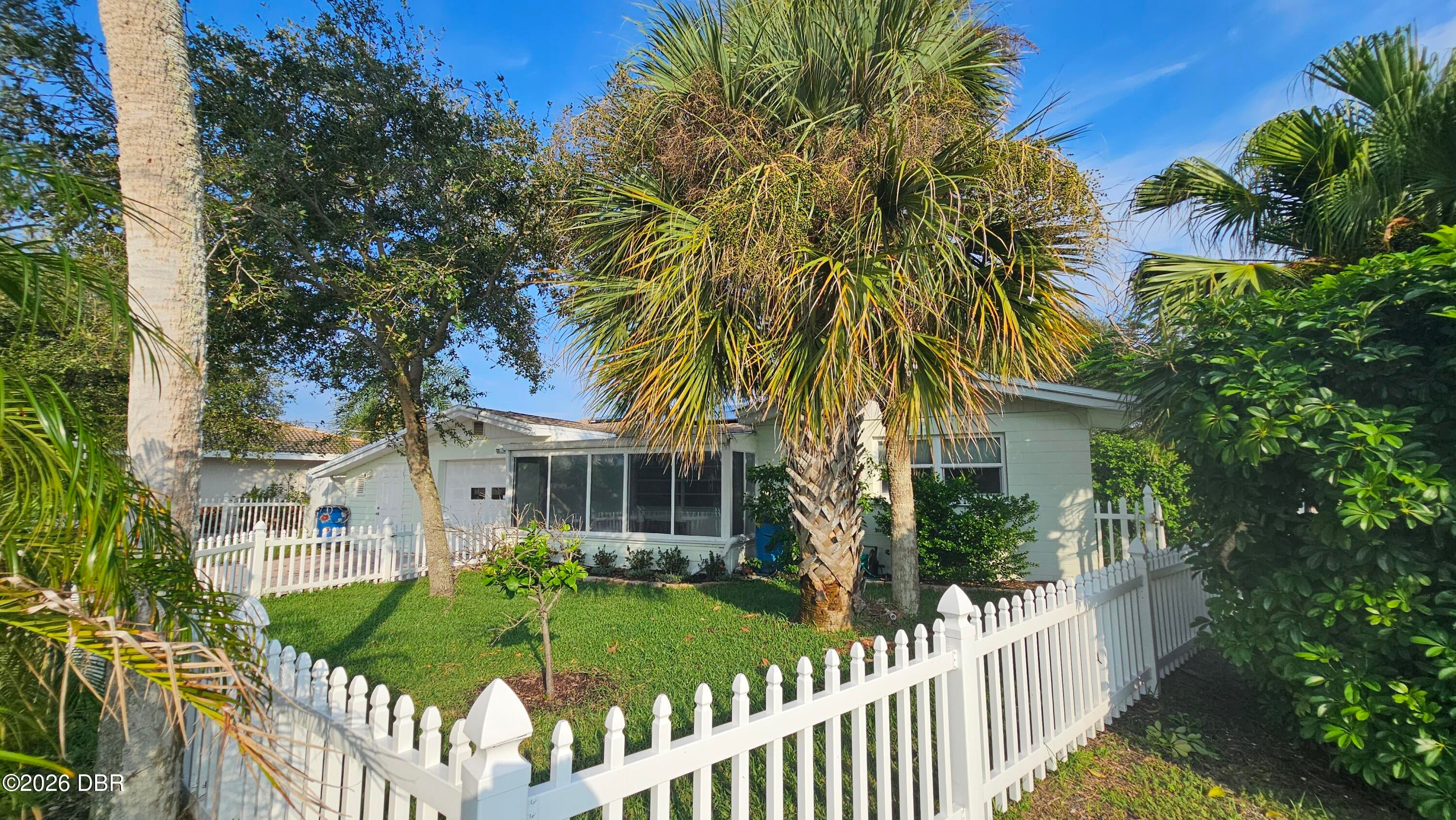 7 Venetian Circle
