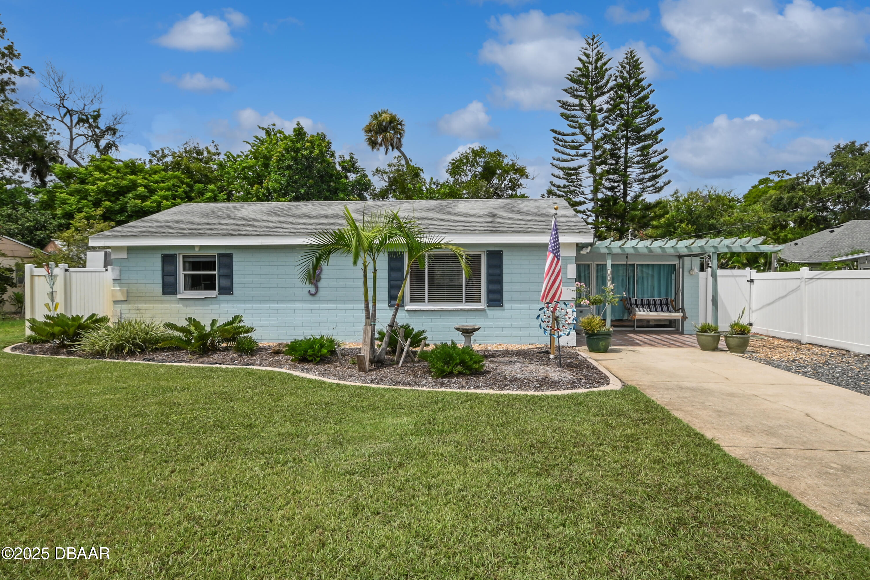 121 E Yelkca Terrace
