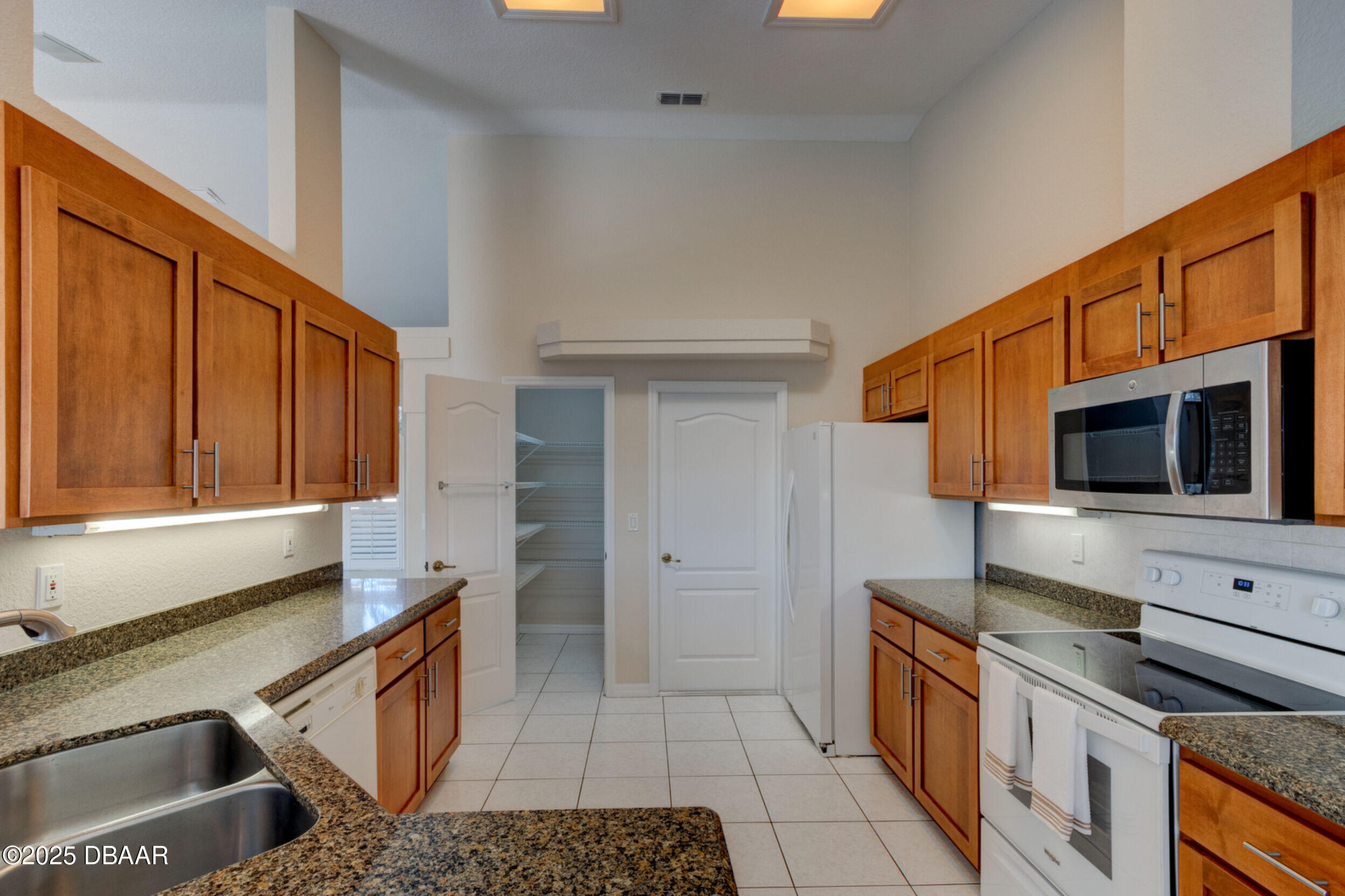 2122 N Springwater Lane