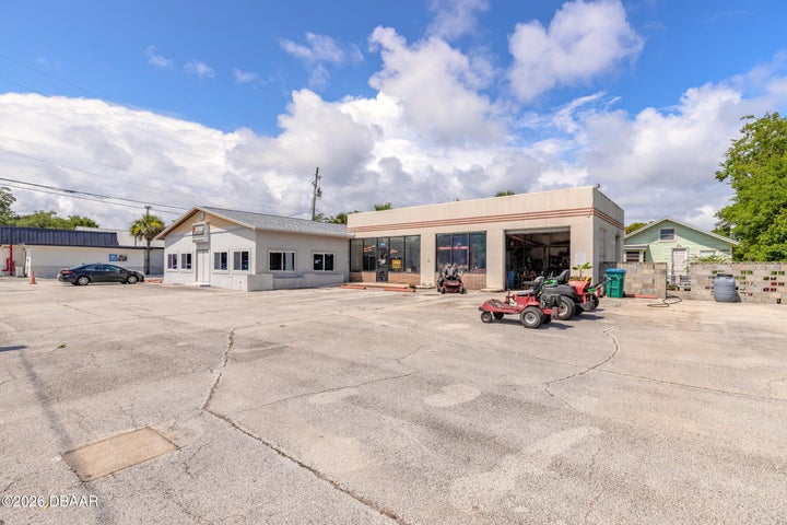 Photo 1 of 32 — 600 N Dixie Freeway, New Smyrna Beach, FL 32168