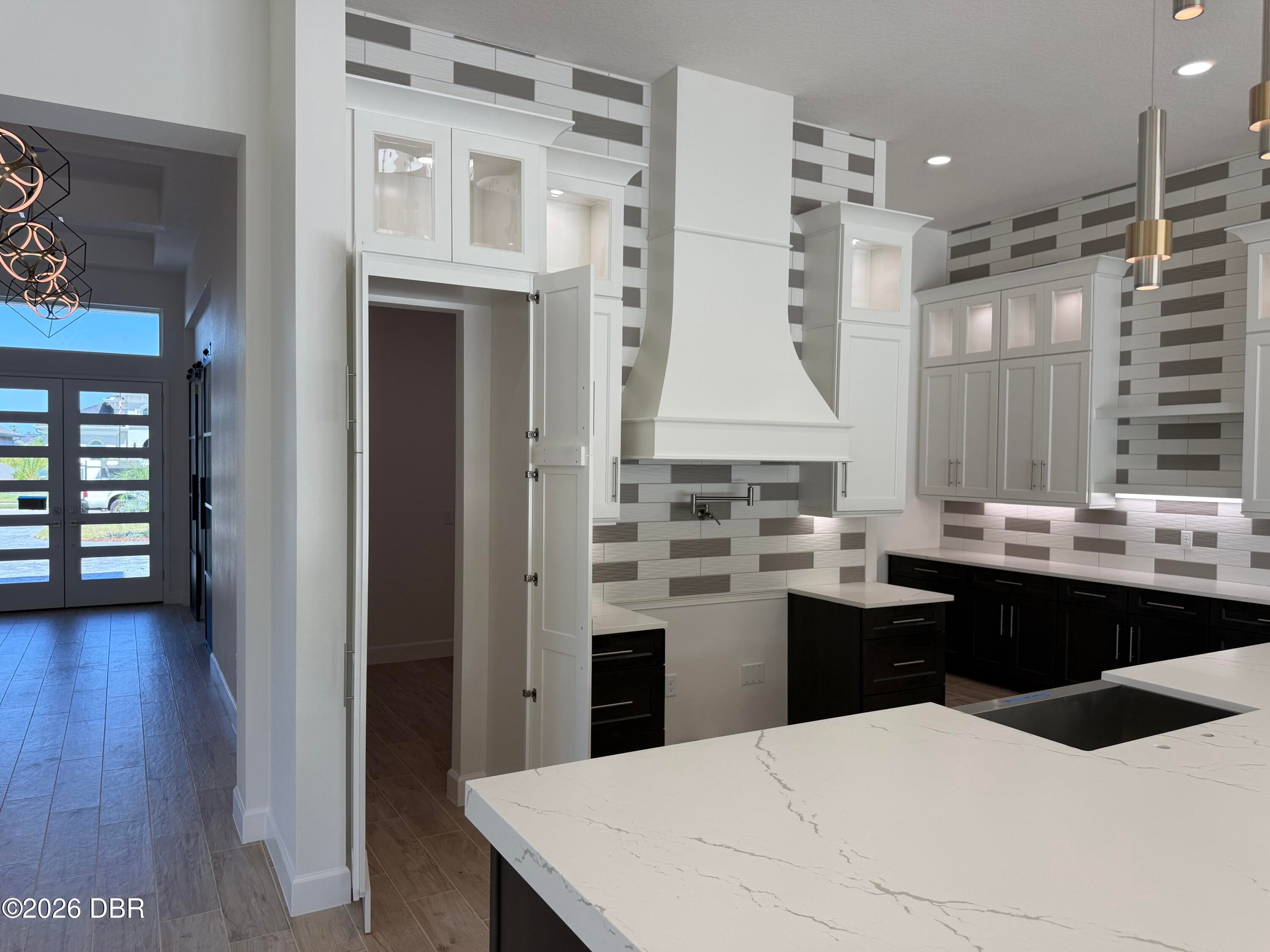 323 Mosaic Boulevard
