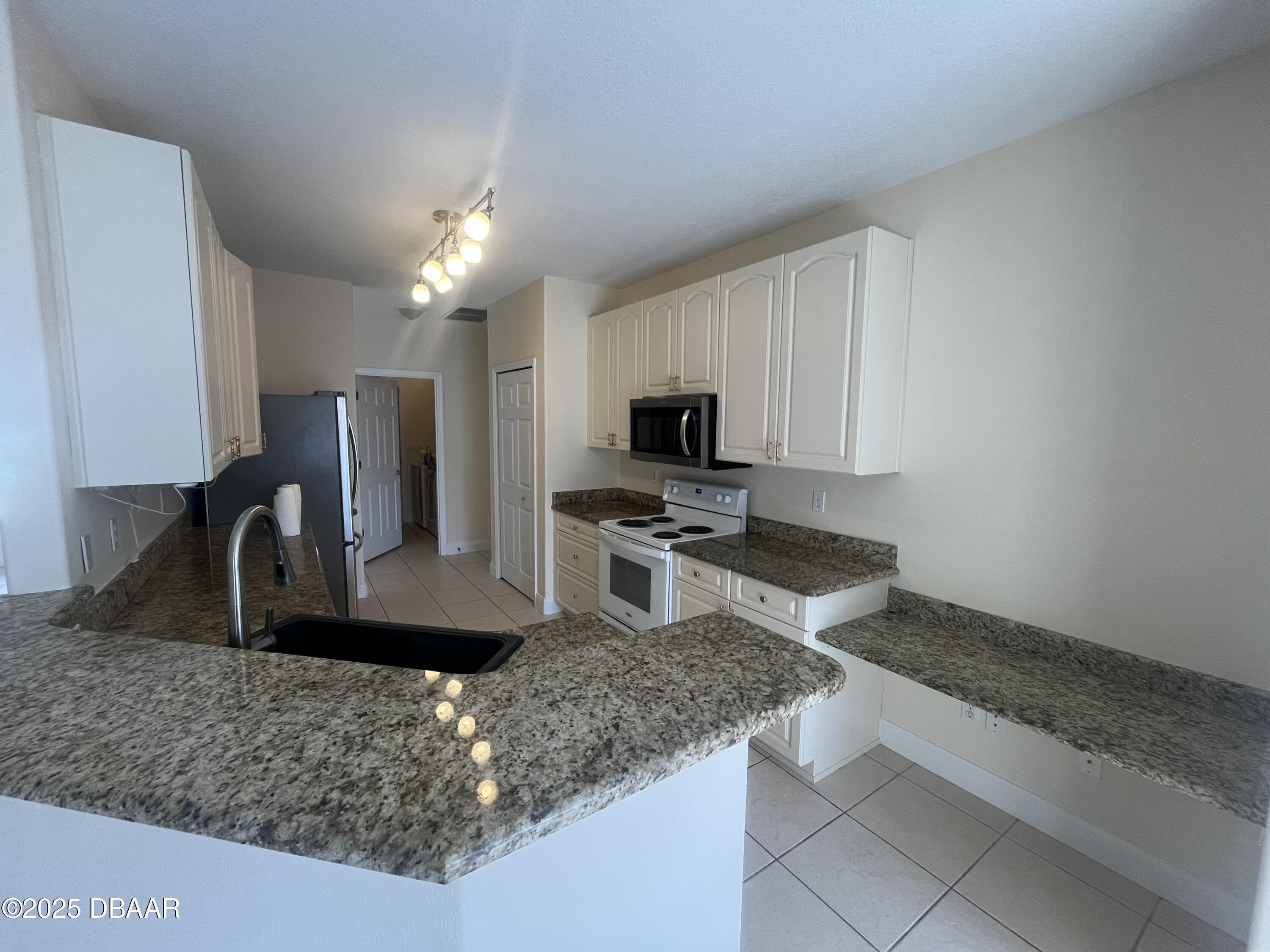 10 Lewis Shire Place