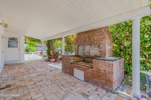 A home in South Daytona