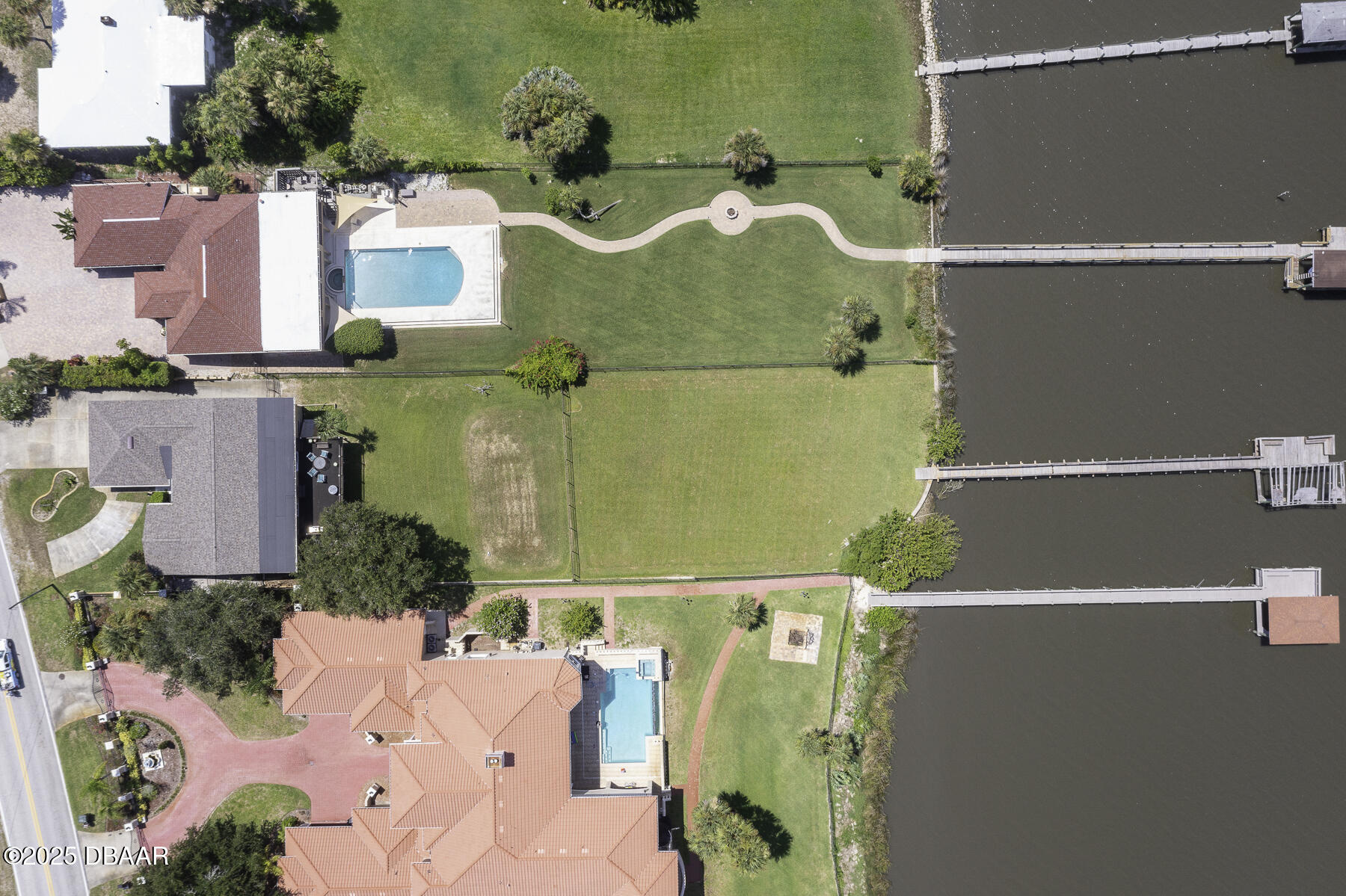 1199 N Halifax Avenue N