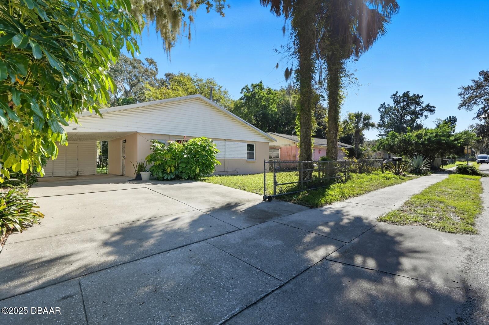 437 Lockhart Street