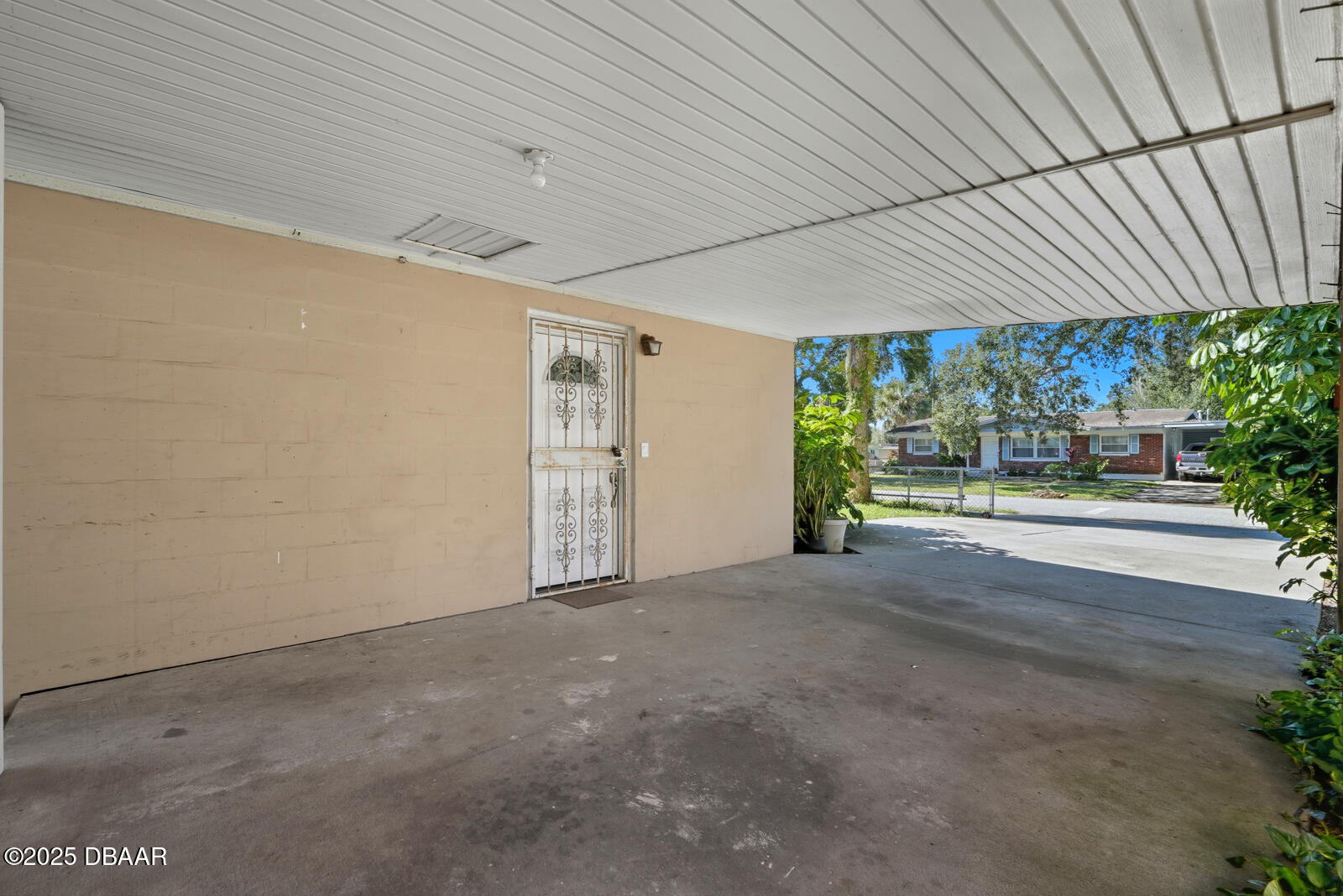 437 Lockhart Street