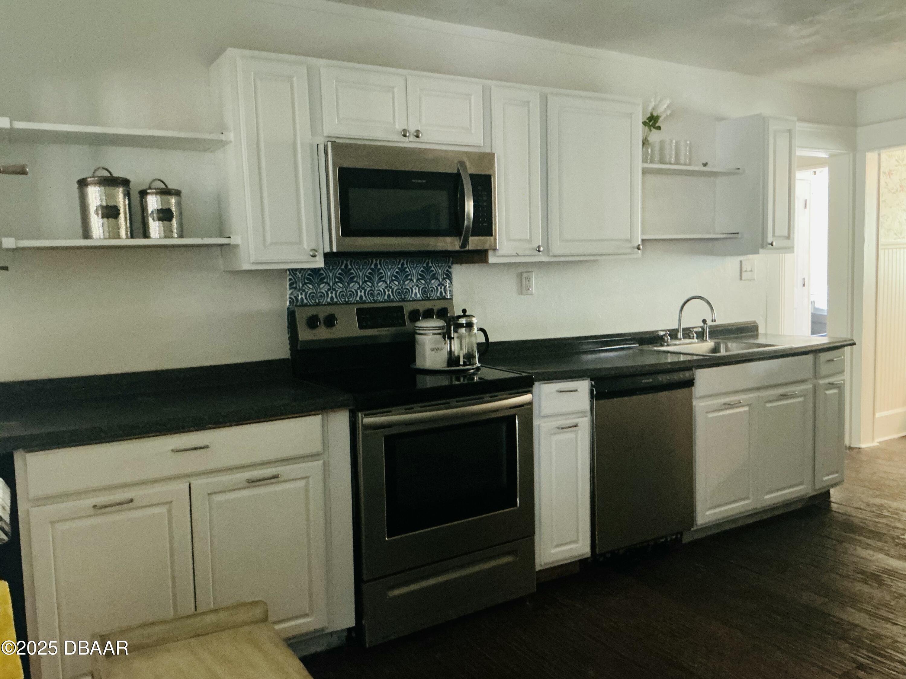 711 S Palmetto Avenue