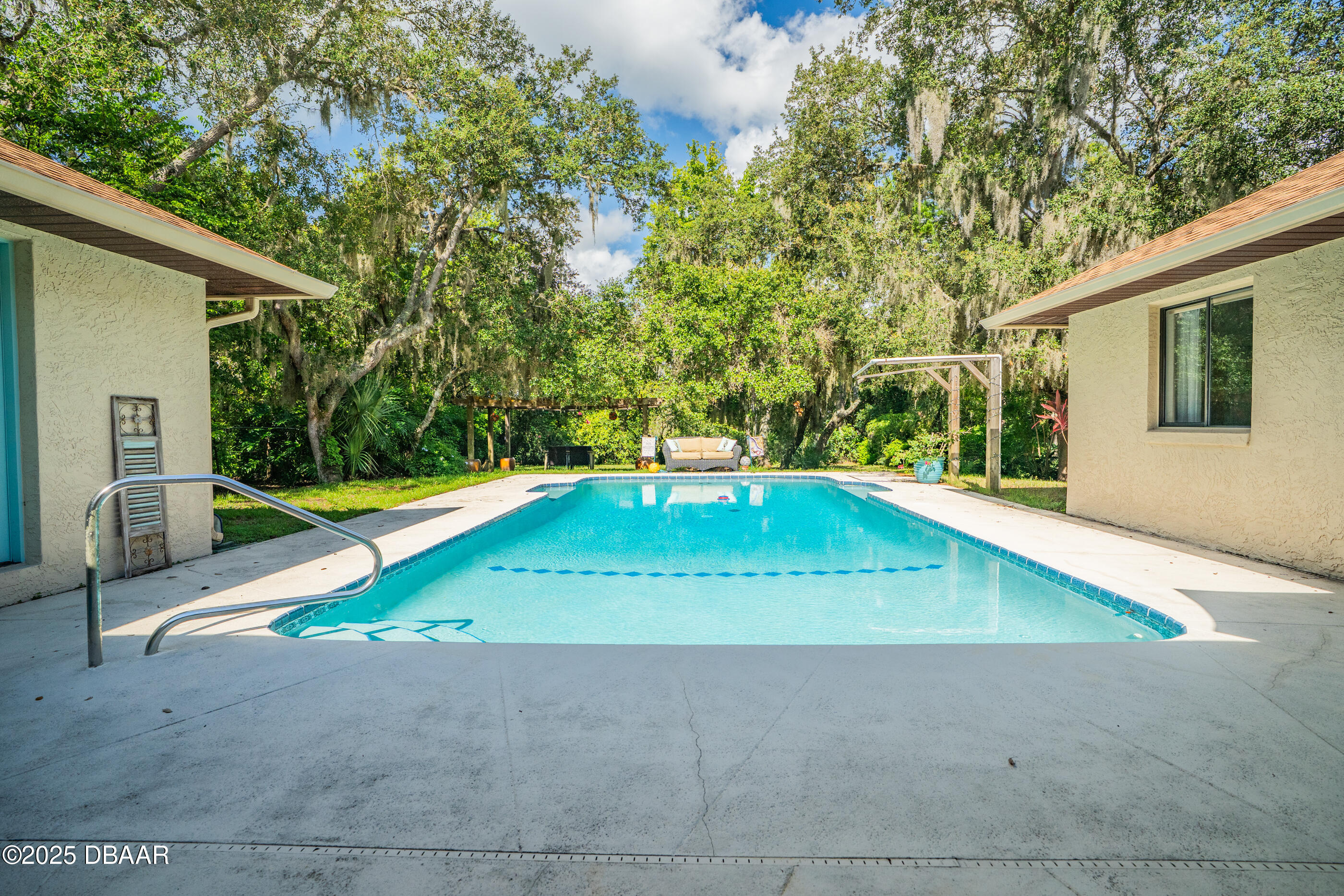 5822 Spruce Creek Woods Drive