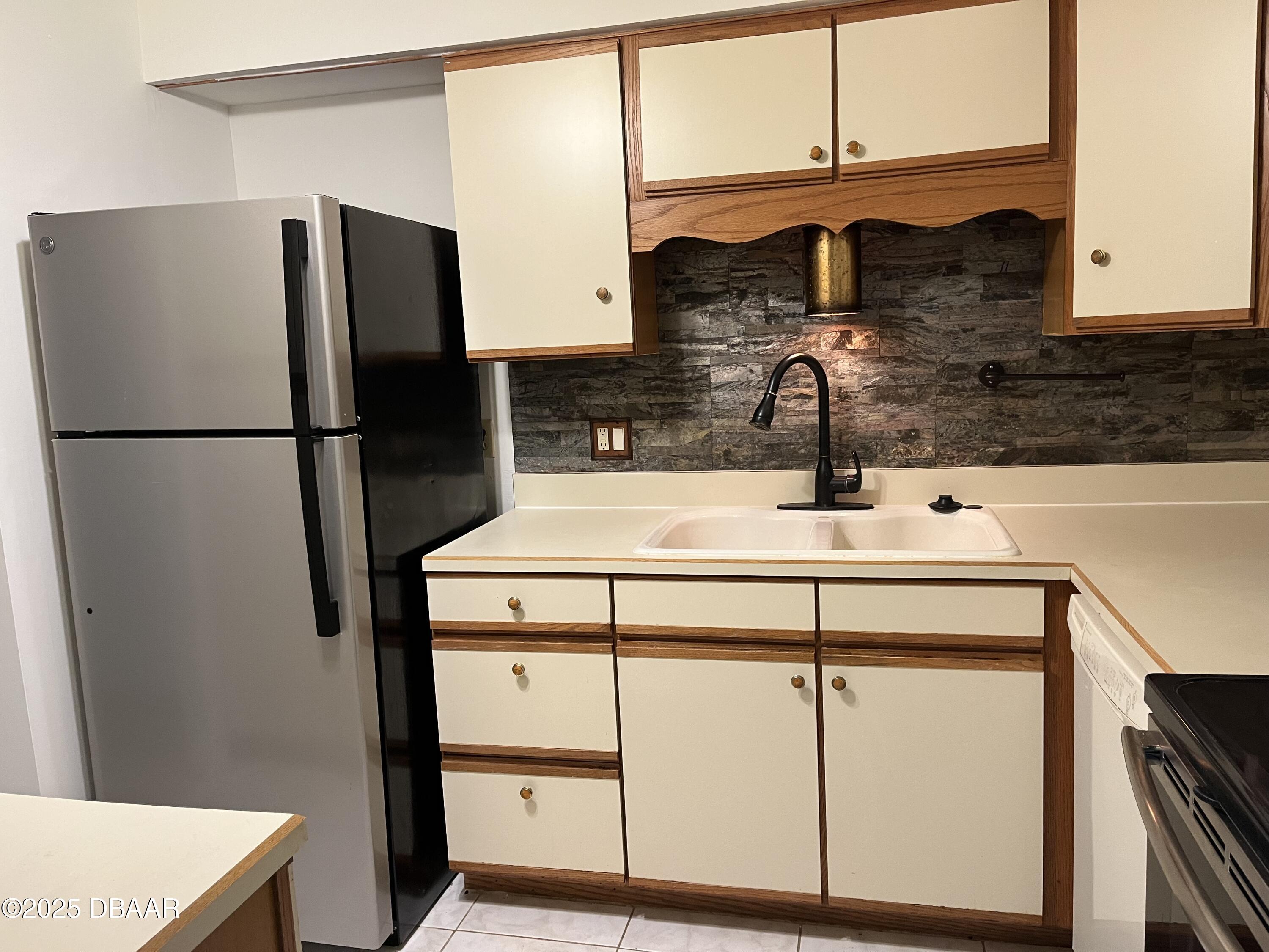 1224 S Peninsula Drive 401