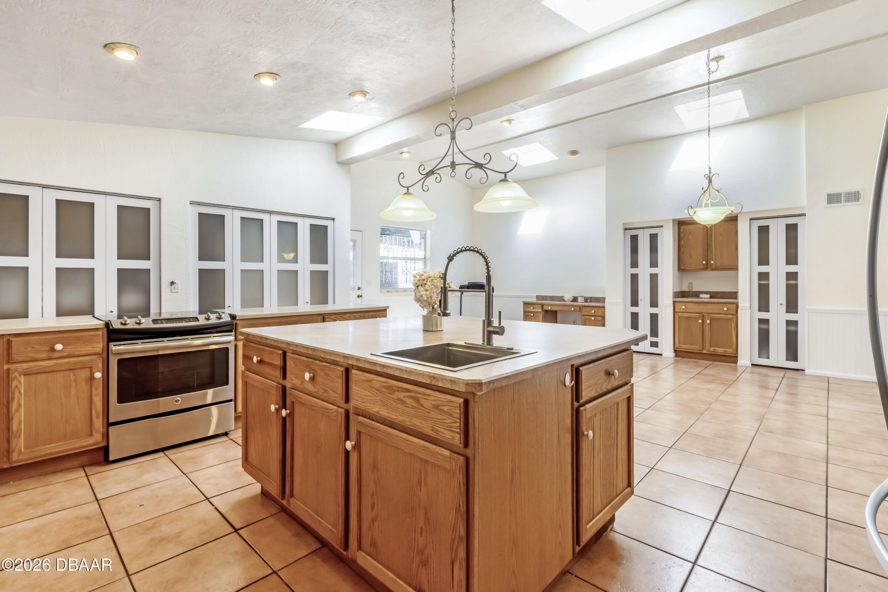 1124 N Halifax Avenue