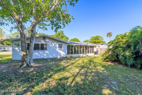 A home in South Daytona