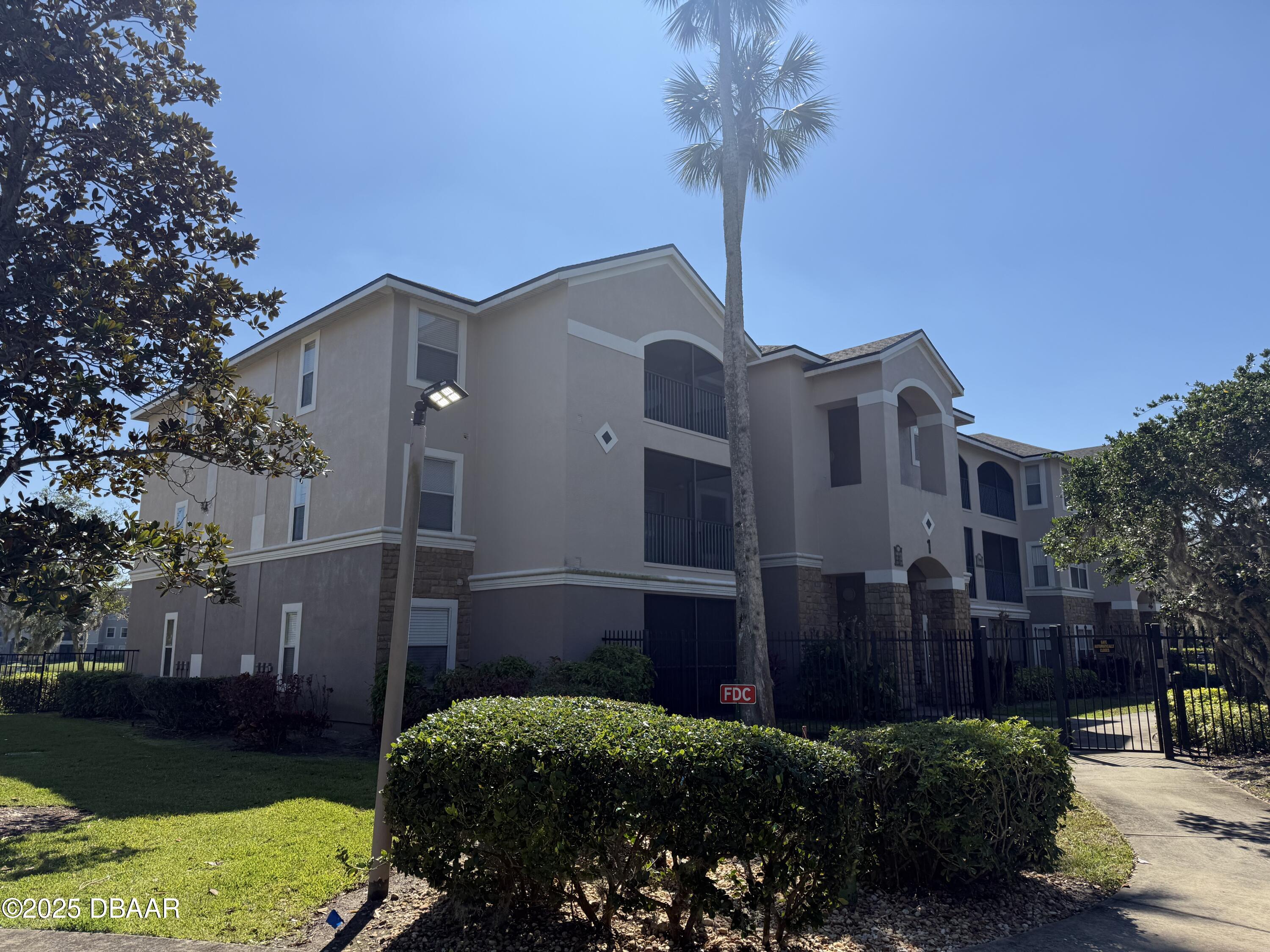 940 Village Trail 1-201