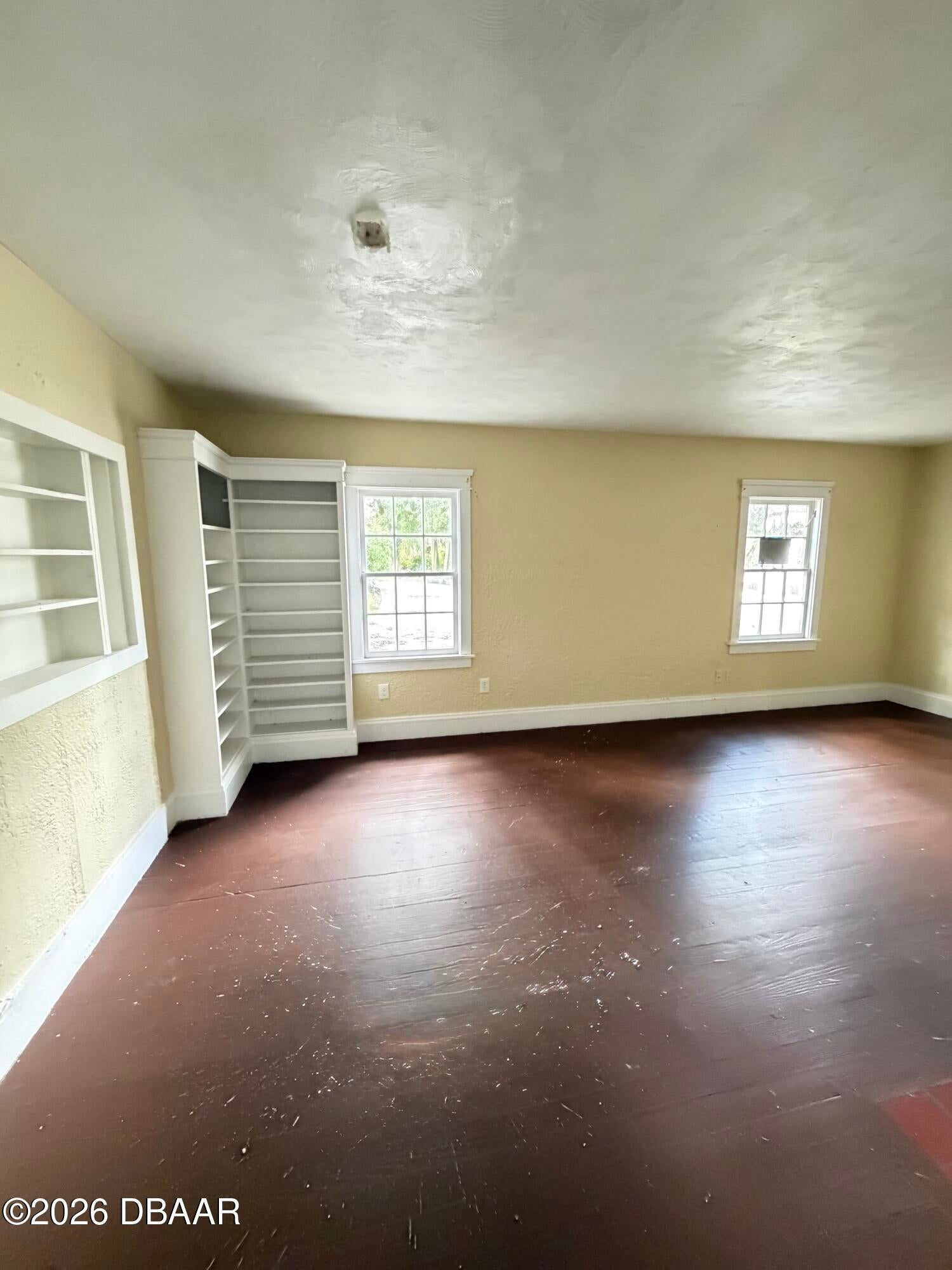 320 N Peninsula Drive