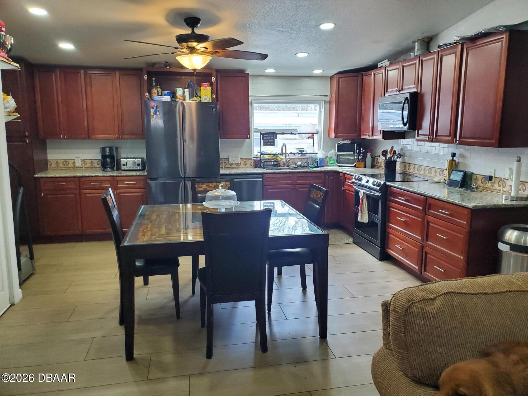 1079 Green Acres Circle N